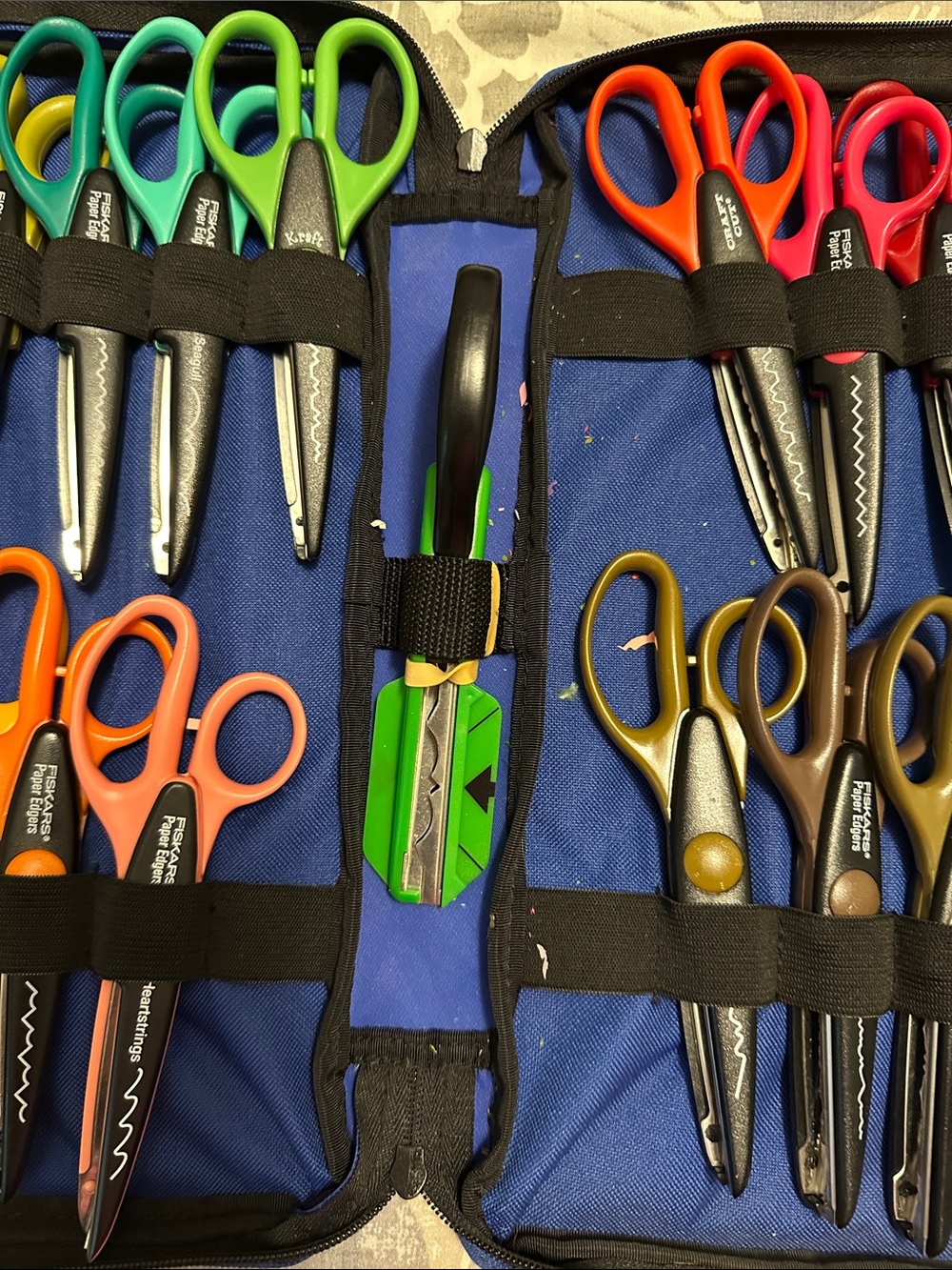 Fiskars paper Edger scissors
Set of 29 - Picture 6 of 6